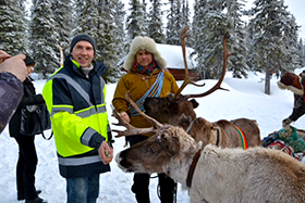 Entwicklungs-Chef Gustav Tuschen auf Tuchfühlung...