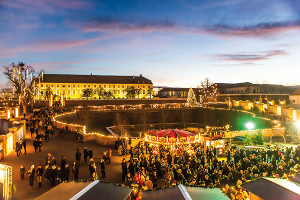 Weihnachtsmarkt auf SCHLOSS HOF (c) SKB, Astrid Knie