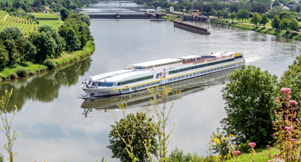 Elegant gleitet sie dahin � die MS Elegant Lady.