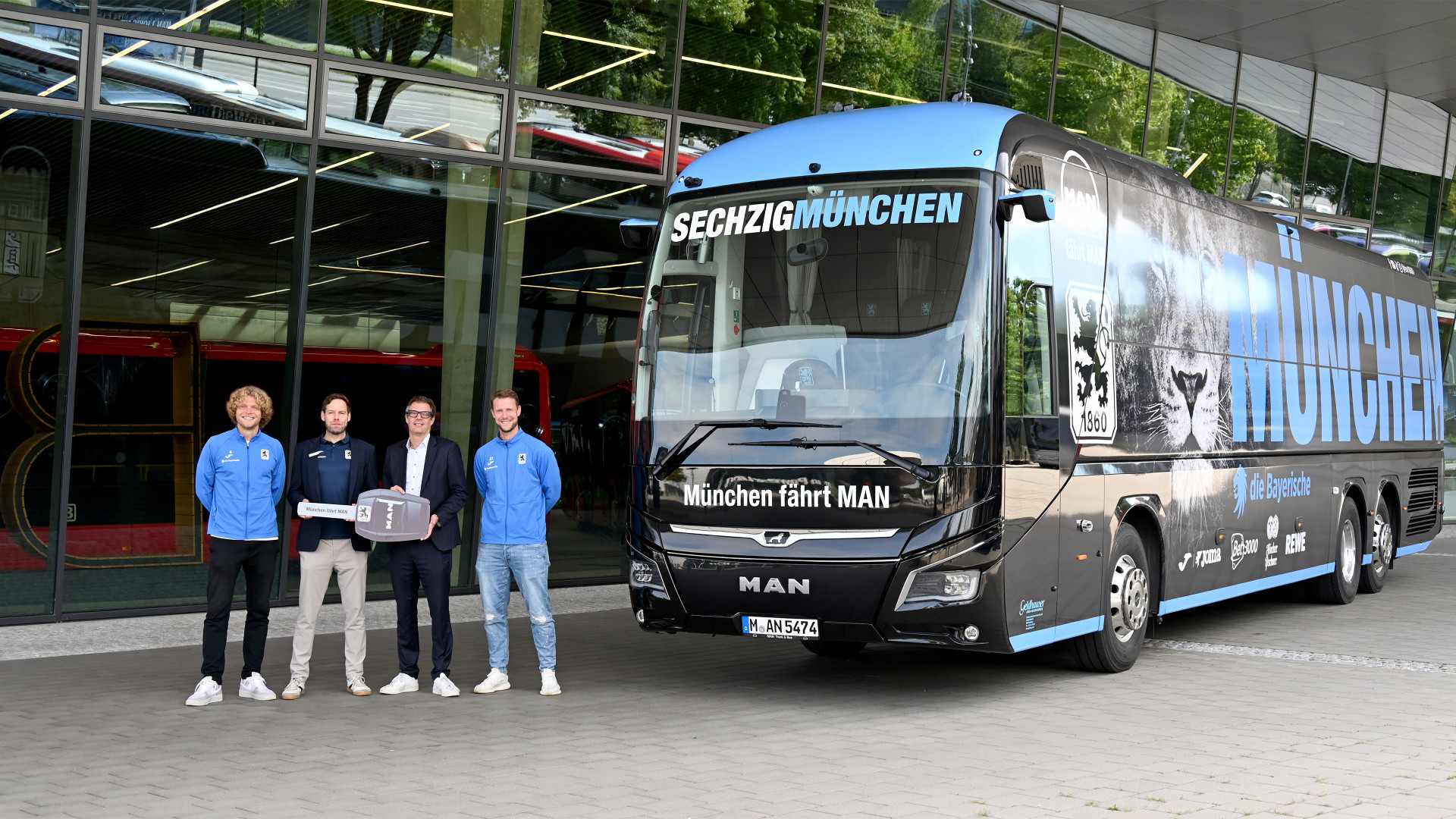 loewen_mannschaftsbus_tsv_1860_muenchen-01