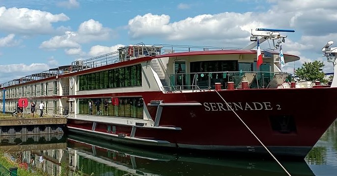 Service Reisen: Schwimmendes Hotel zum Straßburger Weihnachtsmarkt