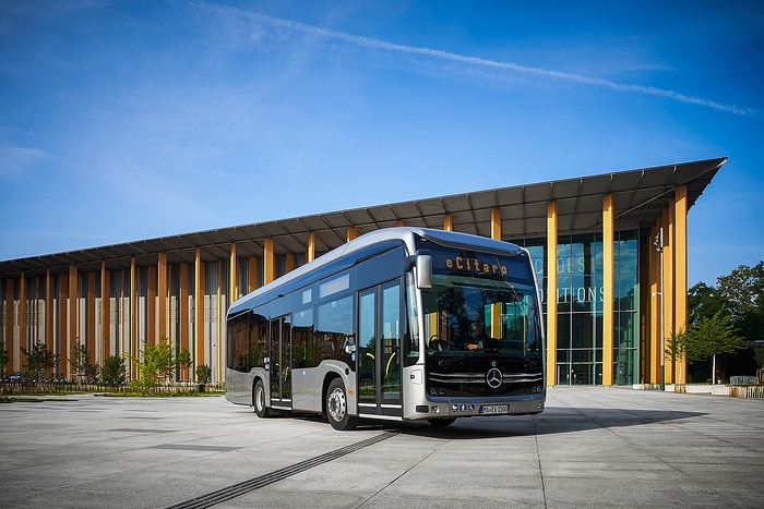 Europa-Premiere in Italien: Erste vier Mercedes-Benz eCitaro K