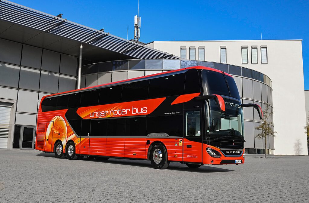 Groetzinger und Unser roter Bus: Setra Reisebusse für Touristik und Profisport