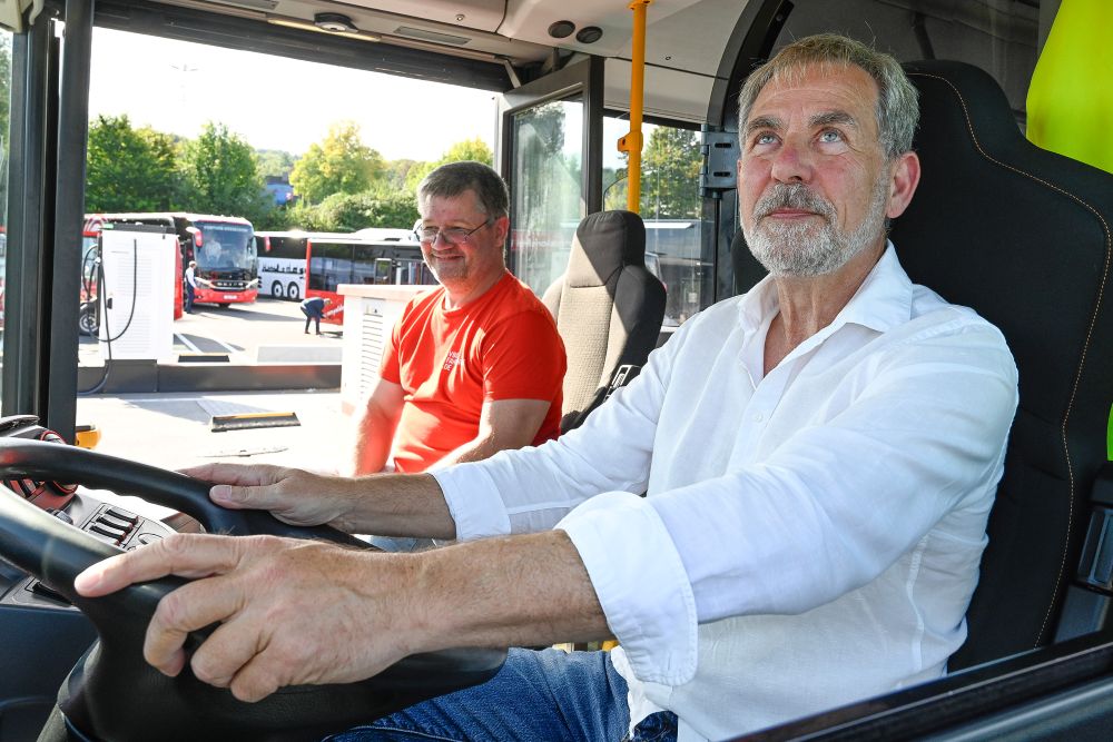 TAG DES BUSSES NRW: Busbranche wirbt in NRW um Nachwuchs